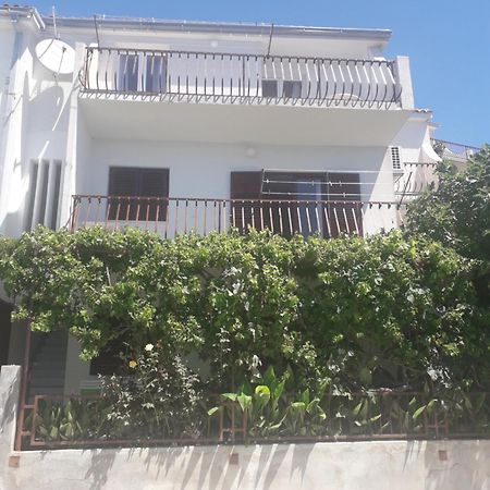 Apartmani Mara I Kata Omiš Exterior foto