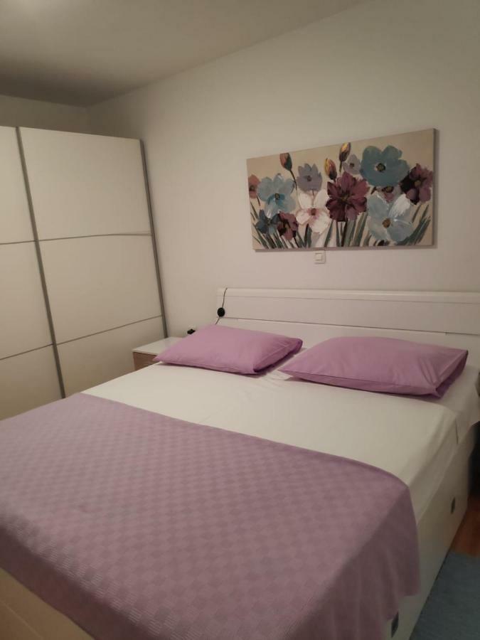 Apartmani Mara I Kata Omiš Exterior foto